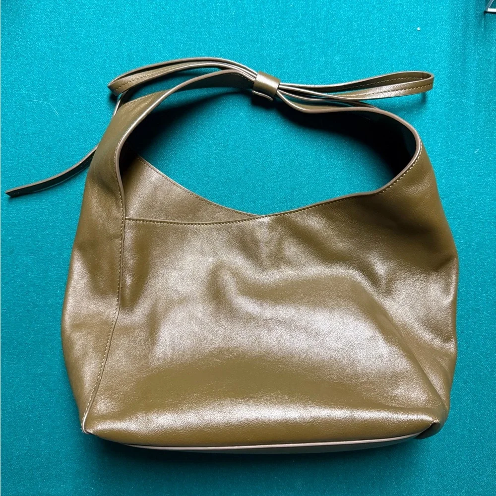 Reformation Small Vittoria Tote
$398 - Picture 2 of 7